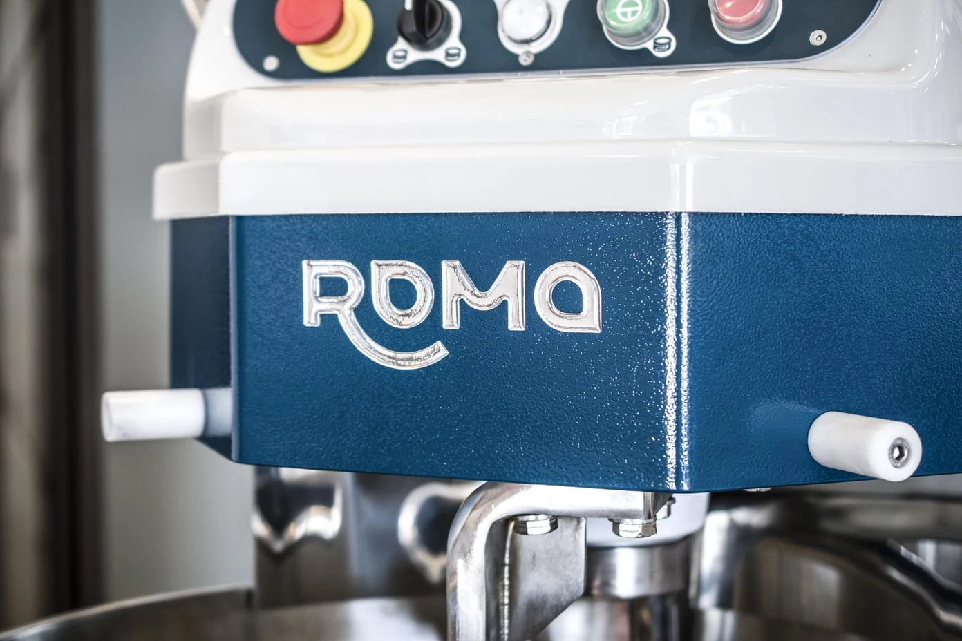 Tête avant du Roma avec commandes et poignées