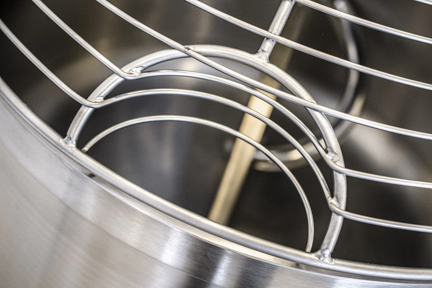 Gros plan sur la grille de protection de la cuve Roma Pro X