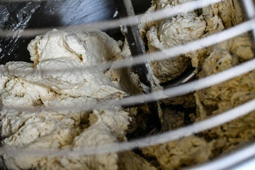 Pâte qui prend forme autour de la spirale