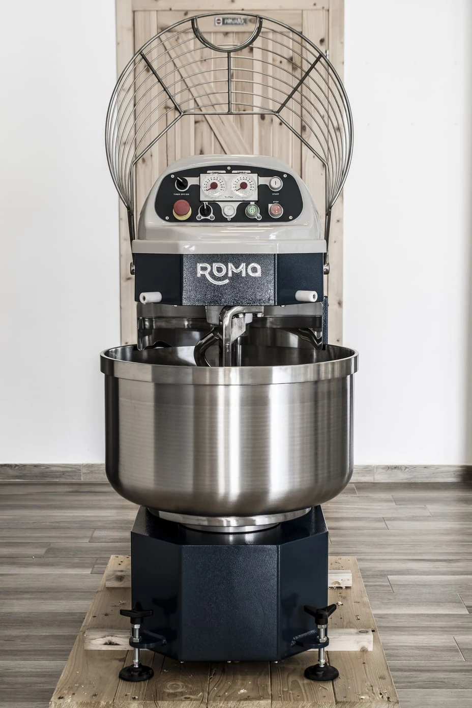 Pétrin Roma Pro X avec grille relevée, vue de face